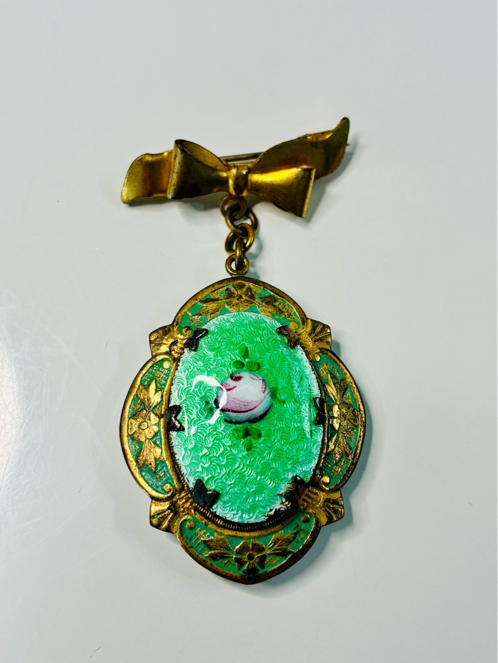 30s Guilloché Gold-Tone Bow Drop Photo Locket Brooch with Green Enamel Center